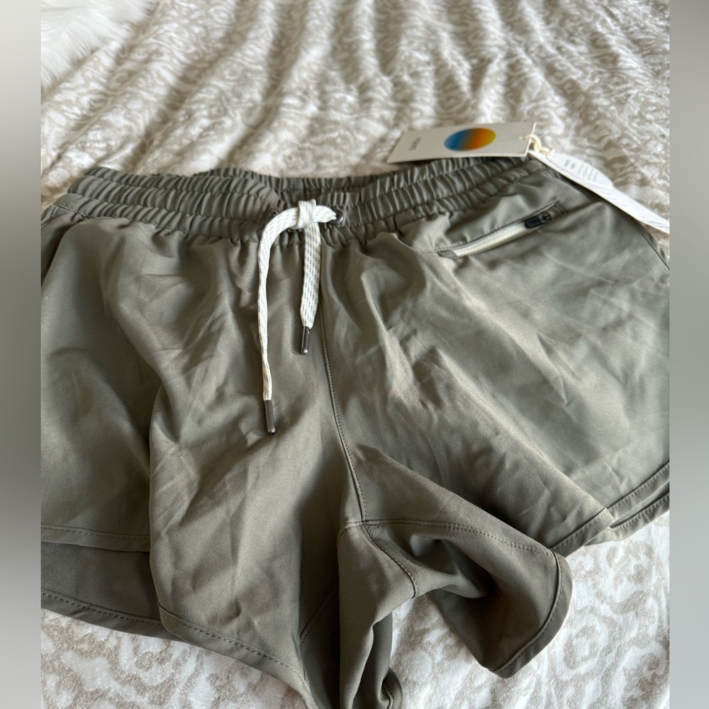Vuori Clementine shorts light oregano size Xs